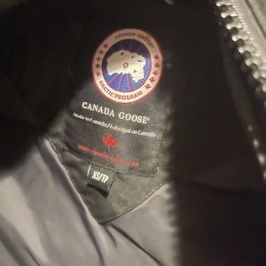 Canada Goose black bomber (SEND OFFERS)